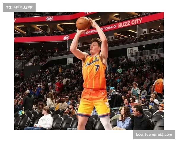 黄蜂新秀克尼佩尔正负值+118领跑 攻防两端影响力显著